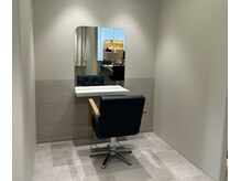 エレノア スパ アンド トリートメント 大宮西口(Eleanor spa&treatment)の雰囲気（半個室のお席で隣が気にならず快適に過ごせます）