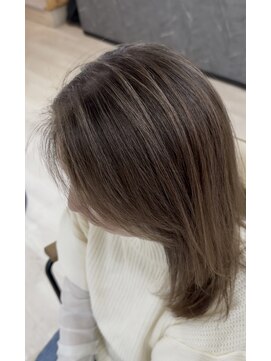 エメヘアデザイン ルイス(Aimer Hair Design Lewis) ハイライト/白髪ぼかし/弘前市