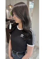 リズム(lysm)&nbsp;ロング　レイヤーカット × グレージュ