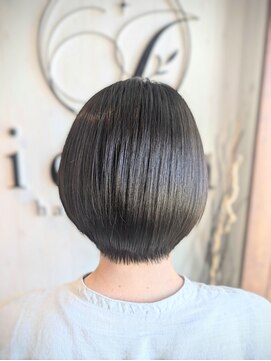 イル(iru) 髪質改善酸熱トリートメント×丸みショート
