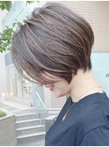 大人可愛い前髪長めの耳掛けショートボブアッシュブラウン小林
