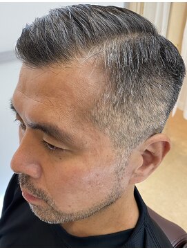 オオノ イキ堂島店(ONO) サイドパートフェードスタイル