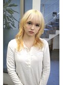 ウルフカットレイヤーカットハイトーンブロンドカラー