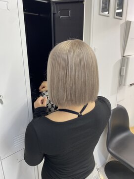 ペレ 渋谷(PELE) イメチェン/ホワイトブロンド/外ハネボブ/美髪/渋谷