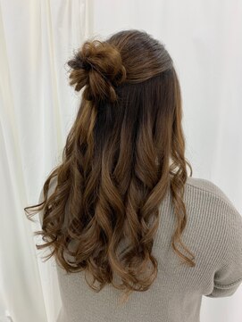 アリー(ALLIE´) 〇カジュアルハーフお団子【BEAUTY SALON ALLIE´】