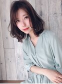 暗髪でも透明感！大人ミディアムスタイル