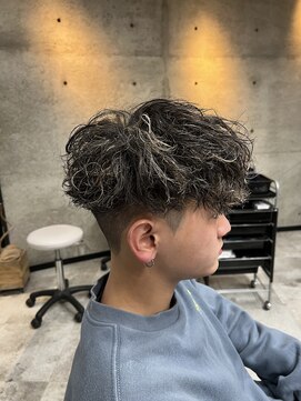 イーラ(era) 前下がりマッシュスペインカールメッシュスパイラルパーマ