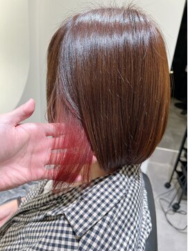 コウ(Koh) ボブ×インナーカラーピンク