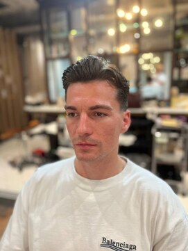 リバレッジ 広尾(Leverage) 大人かき上げスキンローフェード：Taishin  Omura