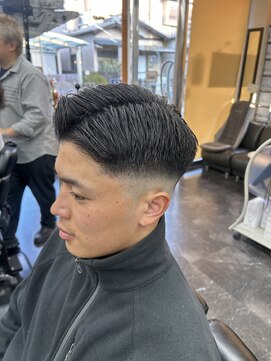 ヘアーエステ グランツエッセ(hair esthe GlanzEsse) 7:3スキンフェード