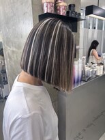 キング(K!ng)&nbsp;ハイライトカラーミルクティーベージュレイヤーカット