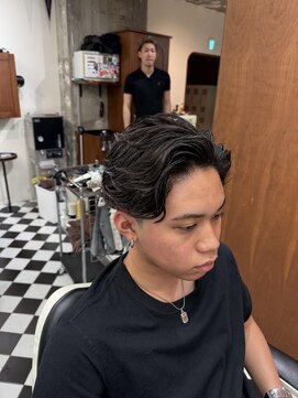 フランクス バーバー ウエストトウキョウ 吉祥寺店(FRANK’S BARBER WEST TOKYO) 波巻きツイストスパイラルリバースセンターパートニュアンスパR