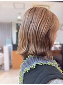 透け感オリーブベージュ×外ハネ切りっぱなしボブ