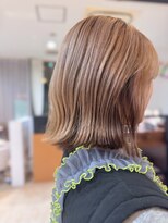 デコラ DECOR&nbsp;透け感オリーブベージュ×外ハネ切りっぱなしボブ