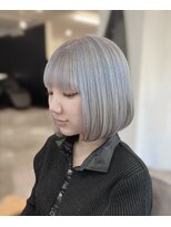 メゾンドイギー(MAISON de IGGY)&nbsp;ホワイトシルバー＊ダブルカラー＊ミニボブ