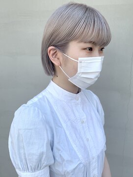 ヘアー アイス ルーチェ(HAIR ICI LUCE) ホワイトカラー ホワイトブロンド ブロンド ハイトーン 担当城倉