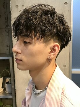 ウェイビーエフティフィフス 横浜西口(WAVEY ft.fifth) 波巻きスパイラルツイストスパイラルパーマ無造作メンズマッシュ