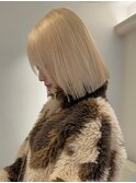 5904ミルクティーアッシュハイトーンカラー切りっぱなしボブ