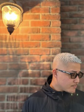 アイコン ブルー メンズ(I-CON #blue MEN'S) スキンフェード×ホワイトカラー【池袋フェード】