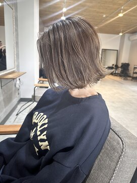 ナズ 函館昭和店(Na'z) 外はねボブ　ハイライトカラー　白髪ぼかし