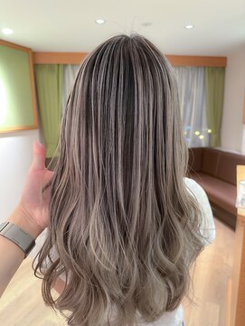 リタ(Lita) ホワイトベージュバレイヤージュ