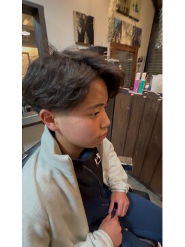 ヘアーステージ フィガロ(HAIR STAGE FIGARO) ニュアンスセンターパート(テーパーフェード)