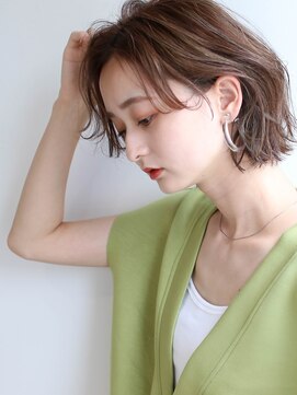 ローウェル(Rowel) ヌードベージュ×切りっぱなしボブ