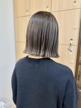 モリオ フロム ロンドン 成増店 【morio成増 セリザワ】ぱっつんボブ　プレイングカラー