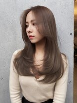 シエラ 堀江(CIERA.)&nbsp;ミディアムヘアハイライト前下がりボブハンサムショート