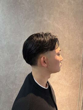 ザ クラン バイ ヘッドライト 仙台長町店(THE CLAN by HEADLIGHT) テーパーフェード/センターパート