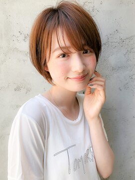 アグノス 青山(Agnos) 大人かわいいフェザーバングカーキグレージュ小顔モテ髪ショート