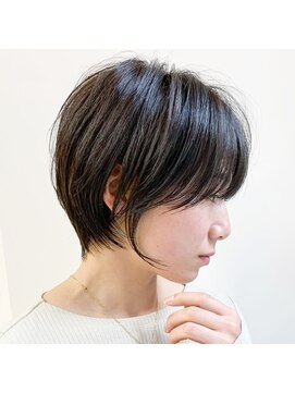 ミィ 表参道(mee.) 【mee.】ハセガワヒトシ　ショート　耳掛けショート