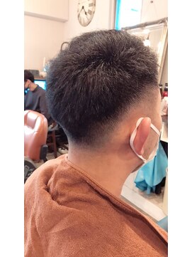 アミーコ(Amico) 刈り上げフェード流行モテるビジカジサイドパートショート