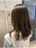 オリーブベージュ