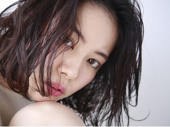 テンカラーズ ヘア(10COLORS)の写真/【ヘアカラー/グレイカラー専門店】夜19時以降も受付OK◎駅近の好立地で、お仕事帰りやお買い物帰りにも◎