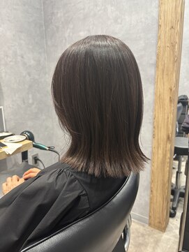 エレノア 越谷(Eleanor) 自然に外ハネレイヤー/ブラウンベージュ【RIE】