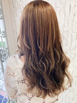 美容室 ロジェ(Roje)の写真/ハイライト・ローライトで立体的で動きのあるデザインカラーに♪透明感溢れるカラーで、女性らしさを演出＊