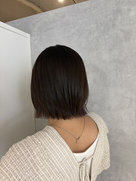 モク(mok) 毛先軽めくびれレイヤーボブ