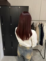 アトレ 福岡大名店(attrait)&nbsp;セミロングのツヤ感レッド×大人っぽいカット