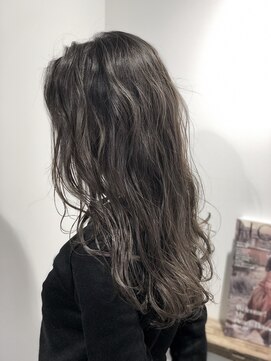 フォーク(FOLK) KASUMI 外国人風ハイライト×シアーグレージュ　【FOLK 恵比寿】