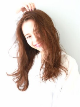 アイビー(Ivy) ゆるいウェーブでグラマラスカール