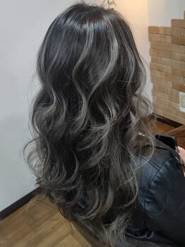 ヘアデザイン ヴォワール(hair & design voir)の写真/【美容液カラー＋カット＋ブリリアンスTr.¥6100~】voirこだわりの美容液発想でツヤツヤの仕上がりに☆