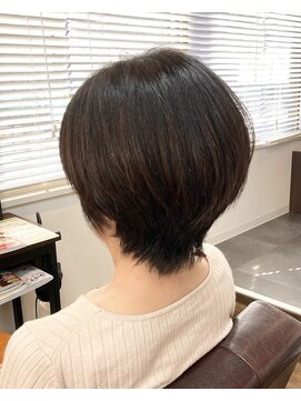 ベッカ(Becca) ナチュラルショート