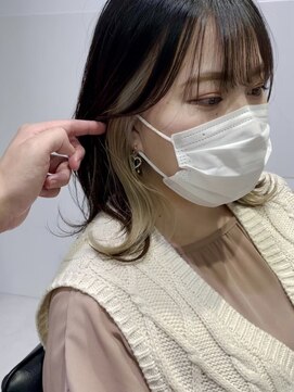 ツキ 横浜店(tuki) インナーカラーイヤリングカラーケアブリーチハイライトミニボブ