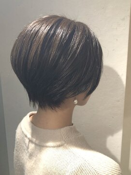 エム(em) ショートボブ