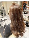 筋感のある細めハイライト外国人風オフィスで浮かないハイライト