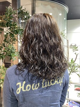 ヘアーアンドメイク ビス(HAIR&MAKE bis) 赤み消しオリーブカラー【中西思実】