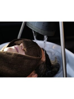 【なかもず駅徒歩1分/平日22:00まで営業】カラーやパーマのダメージをカバーする、贅沢なヘッドスパ＊