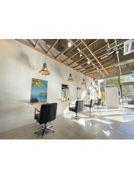 ハワイをモチーフにした居心地の良い空間で癒しの時間を♪幅広い年代のお客様に愛されるサロン☆