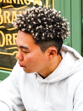 プロショップウェーブ セカンド(PRO SHOP WAVE II) スペインカール/テーパーフェード/メンズパーマ/フェザーパーマ